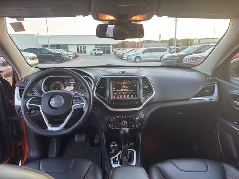 Used 2016 Jeep Cherokee Trailhawk w/ Comfort/Convenience Group AWD/4WD image 29