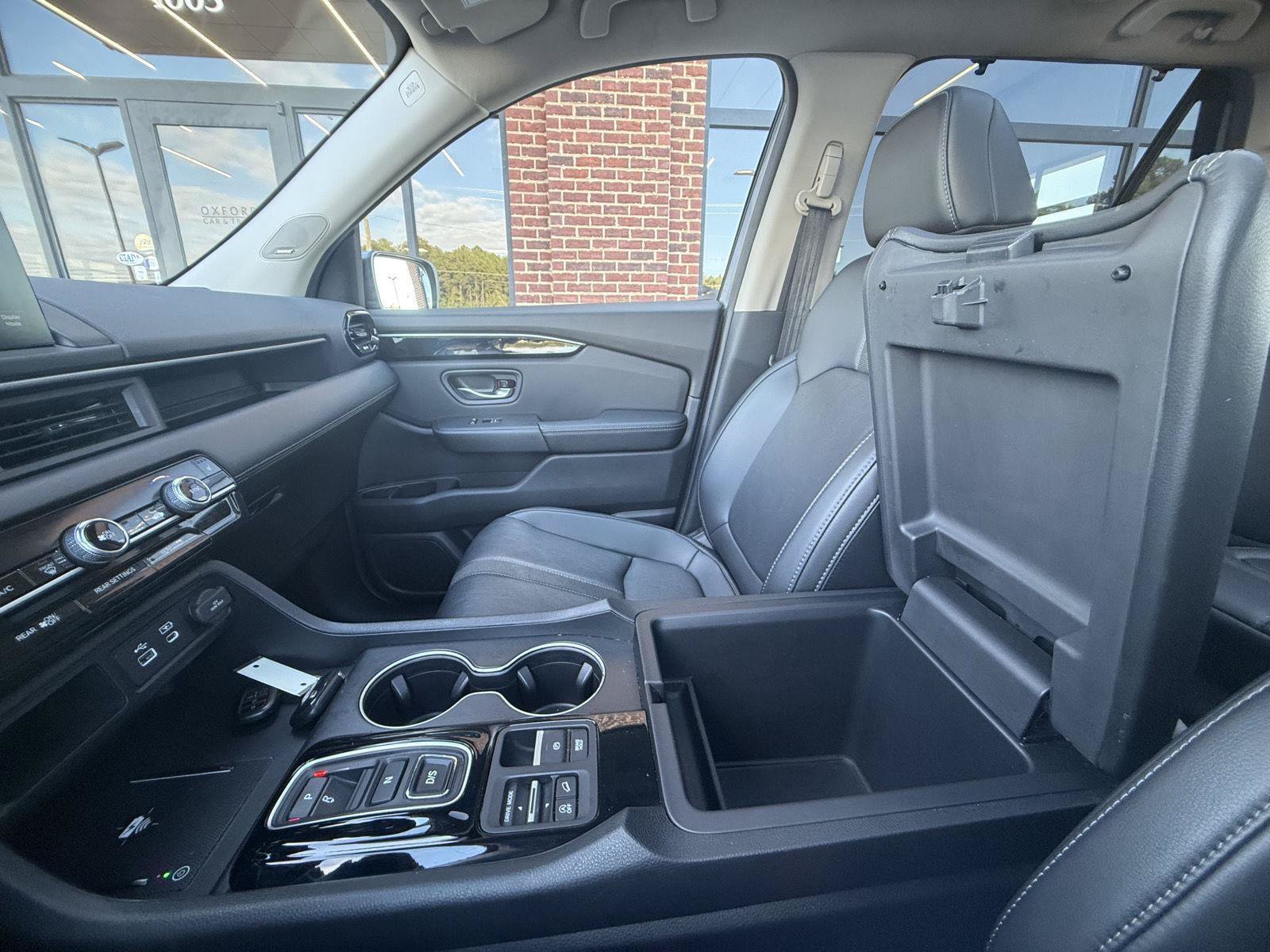 Used 2025 Honda Pilot Touring image 7