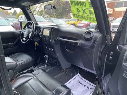 Used 2012 Jeep Wrangler Unlimited Sahara image 17