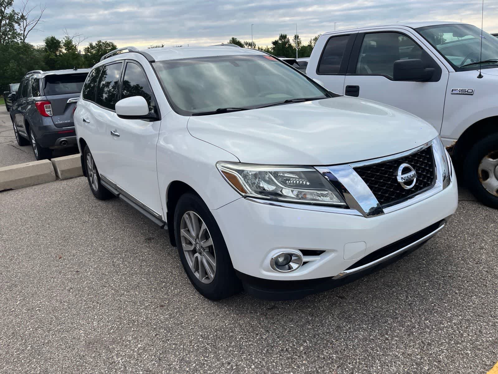 Used 2014 Nissan Pathfinder SL w/ SL Tech Package AWD/4WD image 19