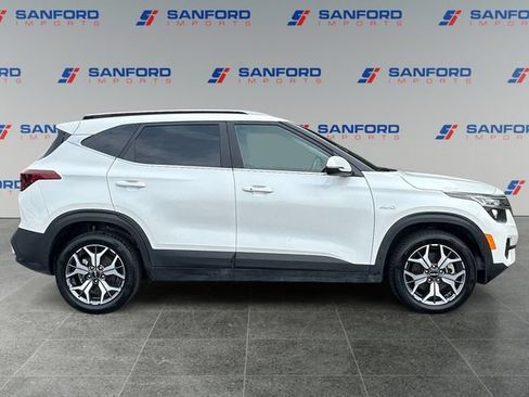 Used 2023 Kia Seltos EX AWD/4WD image 6