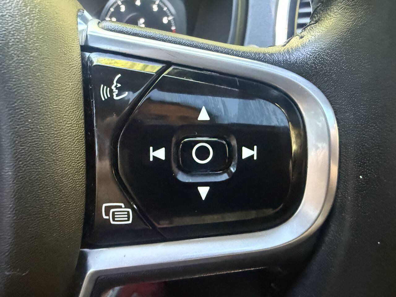Used 2016 Volvo XC90 T6 Momentum w/ Momentum Plus Package AWD/4WD image 26