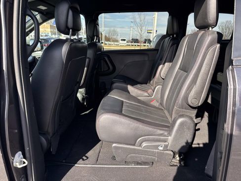 Used 2019 Dodge Grand Caravan GT image 28