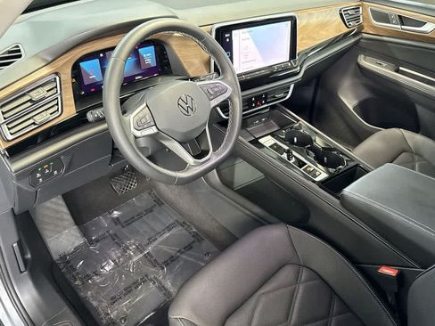 Certified 2024 Volkswagen Atlas SE FWD image 13