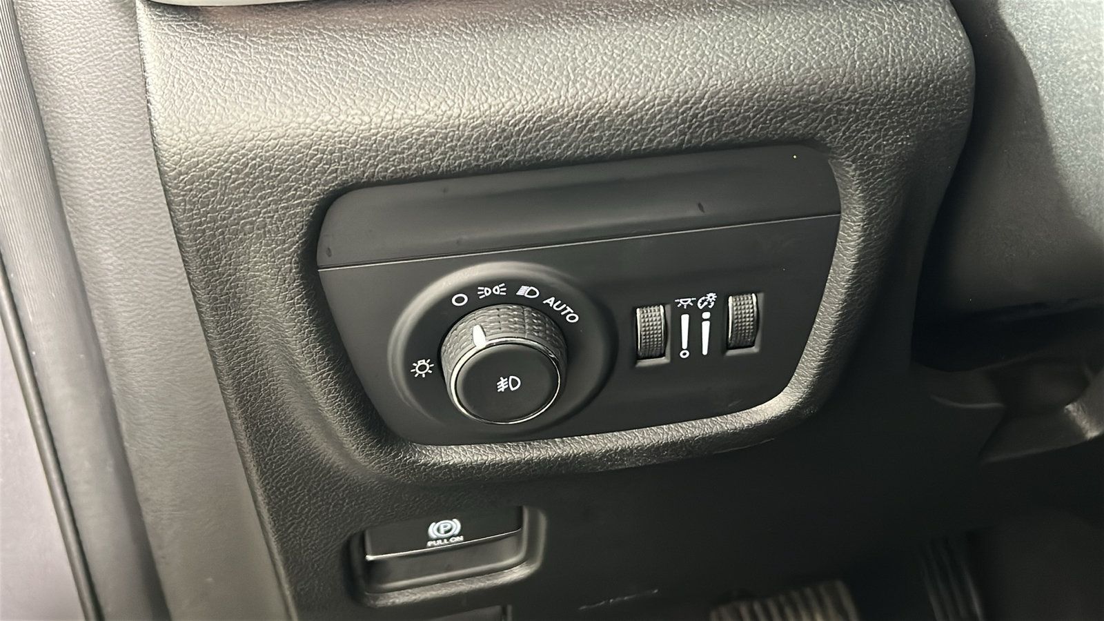 Used 2023 Jeep Grand Cherokee L Limited AWD/4WD image 23
