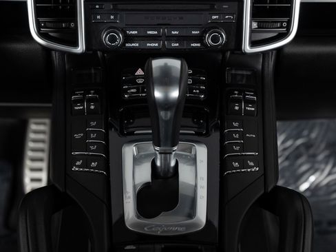 Used 2017 Porsche Cayenne S image 40