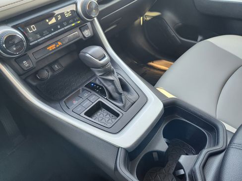 Used 2021 Toyota RAV4 XLE Premium image 25