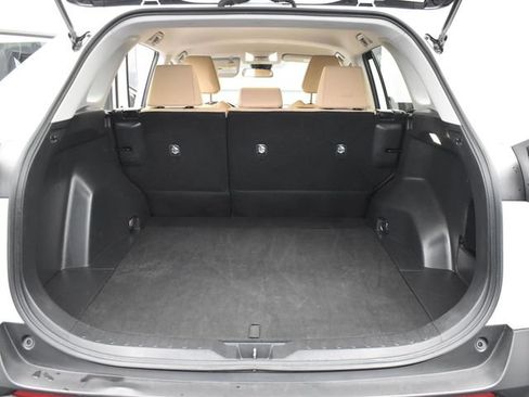 Used 2022 Toyota RAV4 LE FWD image 8