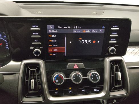 Used 2023 Kia Sorento LX FWD image 25
