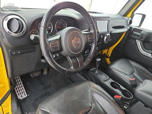 Used 2015 Jeep Wrangler Unlimited Rubicon w/ Connectivity Group image 15