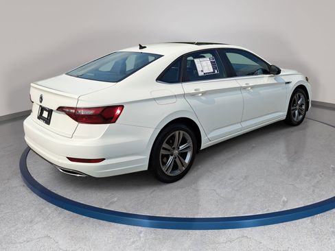 Used 2020 Volkswagen Jetta R-Line w/ R-Line Cold Weather Package FWD image 5