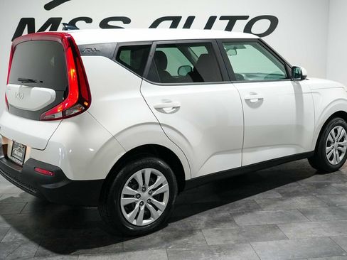 Used 2022 Kia Soul LX FWD image 4