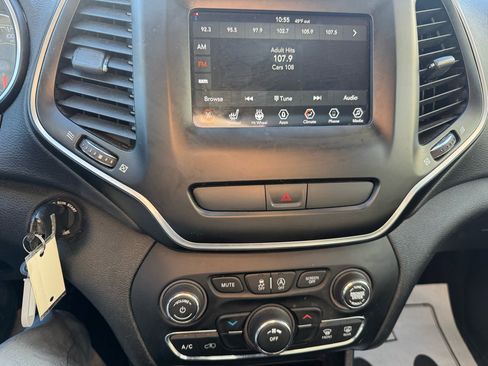 Used 2019 Jeep Cherokee Latitude w/ Cold Weather Group image 21