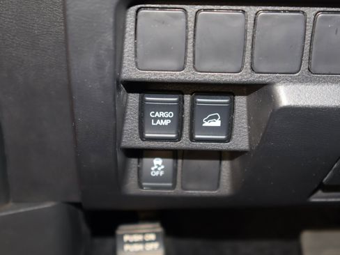 Used 2024 Nissan Frontier SV image 38