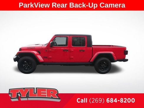 Used 2022 Jeep Gladiator Sport AWD/4WD image 4