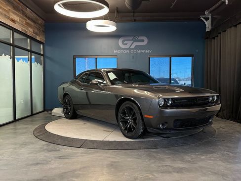 Used 2018 Dodge Challenger SXT w/ Blacktop Package RWD image 1