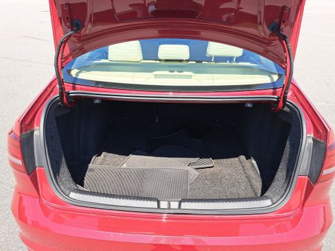 Used 2018 Volkswagen Jetta SE FWD image 12