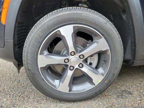 New 2023 Jeep Grand Cherokee 4WD 4xe image 4