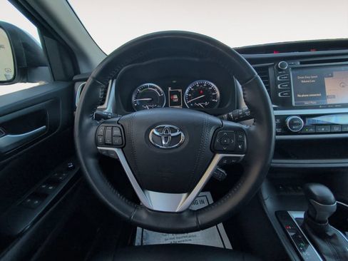 Used 2019 Toyota Highlander XLE AWD/4WD image 12