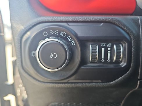 Used 2018 Jeep Wrangler Unlimited Rubicon AWD/4WD image 24