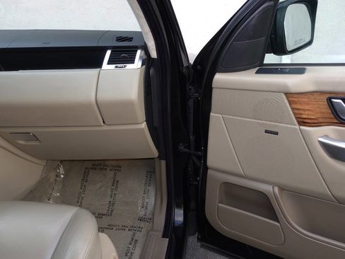 Used 2009 Land Rover Range Rover Sport HSE image 31