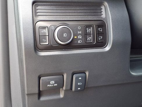 Used 2025 Ford F250 Platinum w/ FX4 Off-Road Package AWD/4WD image 34