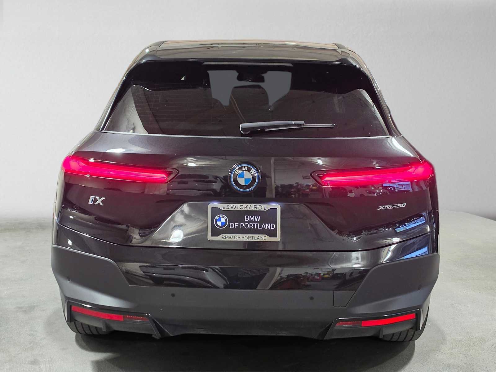 Used 2024 BMW iX xDrive50 w/ Convenience Package AWD/4WD image 4