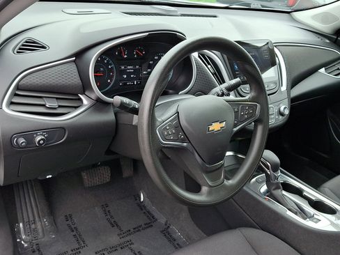 Used 2025 Chevrolet Malibu LT image 25