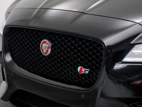 Used 2018 Jaguar XF S RWD image 10