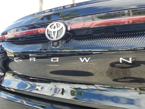 Used 2023 Toyota Crown Limited image 8