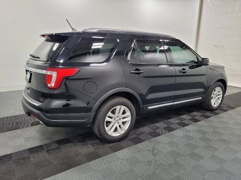 Used 2018 Ford Explorer XLT w/ Equipment Group 202A FWD image 10