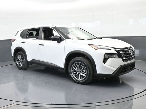 Used 2024 Nissan Rogue S image 8