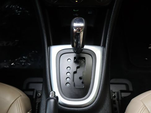 Used 2014 Chrysler 200 Limited FWD image 34