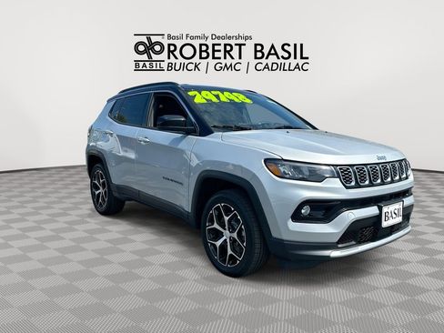 Used 2024 Jeep Compass Limited AWD/4WD image 2