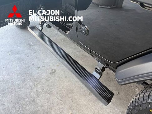 Used 2023 Jeep Wrangler Unlimited w/ Sun & Screen Package AWD/4WD image 12