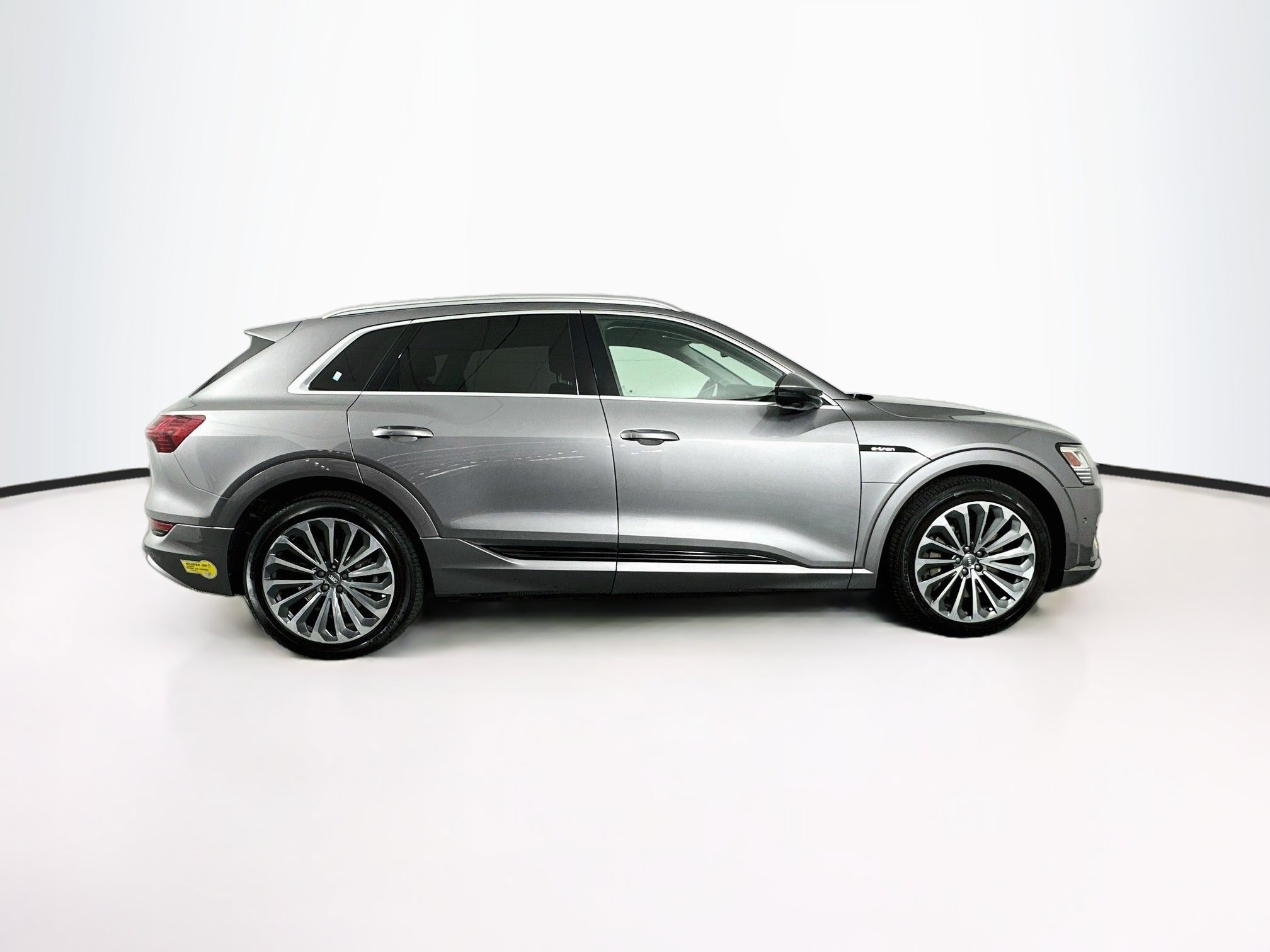 Used 2019 Audi e-tron Prestige w/ Prestige Package AWD/4WD image 10