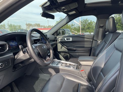 Used 2020 Ford Explorer XLT w/ Equipment Group 202A AWD/4WD image 10