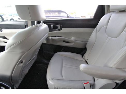 Used 2023 Kia Sorento EX FWD image 10