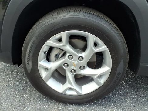 Used 2025 Chevrolet Trax LS w/ LS Convenience Package FWD image 13