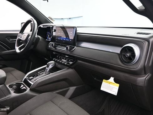 Used 2024 Chevrolet Colorado LT w/ LT Convenience Package image 14