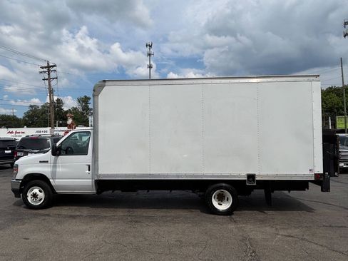 Used 2021 Ford E-350 and Econoline 350 Super Duty RWD image 5