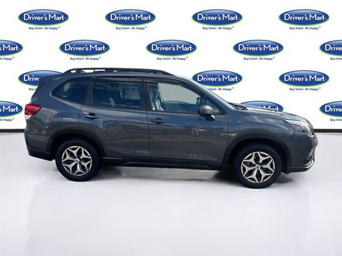 Used 2022 Subaru Forester Premium image 9