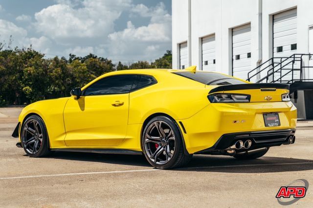 Used 2017 Chevrolet Camaro SS RWD image 9