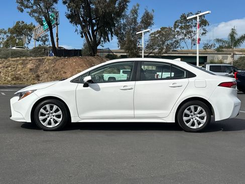 Used 2024 Toyota Corolla LE image 2