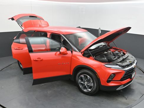 Used 2025 Chevrolet Blazer LT AWD/4WD image 39