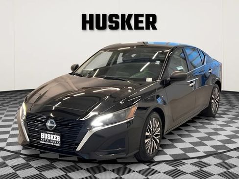 Used 2025 Nissan Altima 2.5 SV FWD image 4