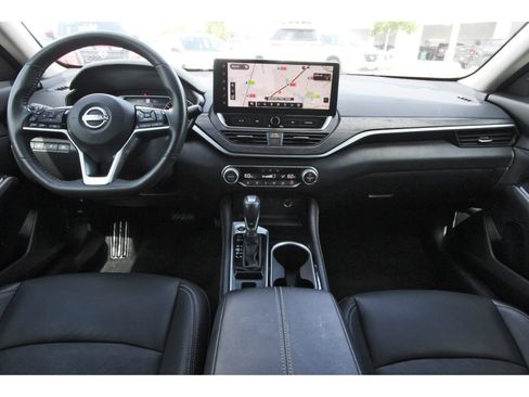 Used 2024 Nissan Altima 2.5 SL FWD image 11