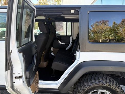 Used 2016 Jeep Wrangler Unlimited Rubicon w/ Connectivity Group image 23