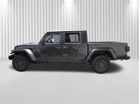 New 2026 Jeep Gladiator Sport image 7