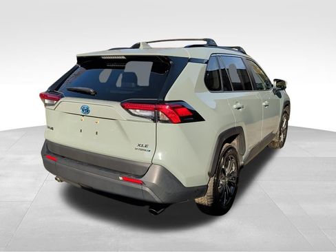 Used 2022 Toyota RAV4 XLE Premium image 5